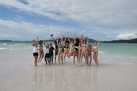 2-Night Whitsundays Sailing Cruise Incl. Whitehaven Beach & Great Barrier Reef - Phillip Island Accommodation 4