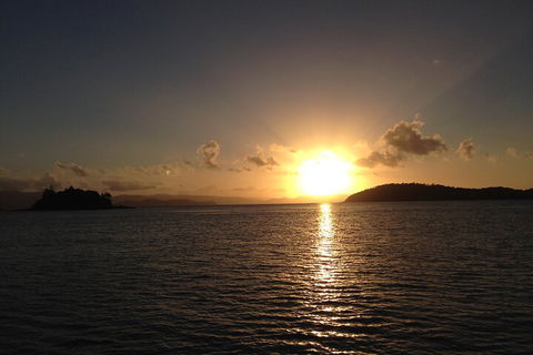 Sunset Sail In The Whitsundays - Phillip Island Accommodation 4
