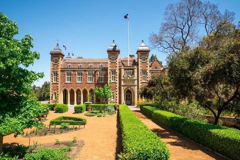 Perth Scavenger Hunt: Perched On A Swan - Phillip Island Accommodation 0